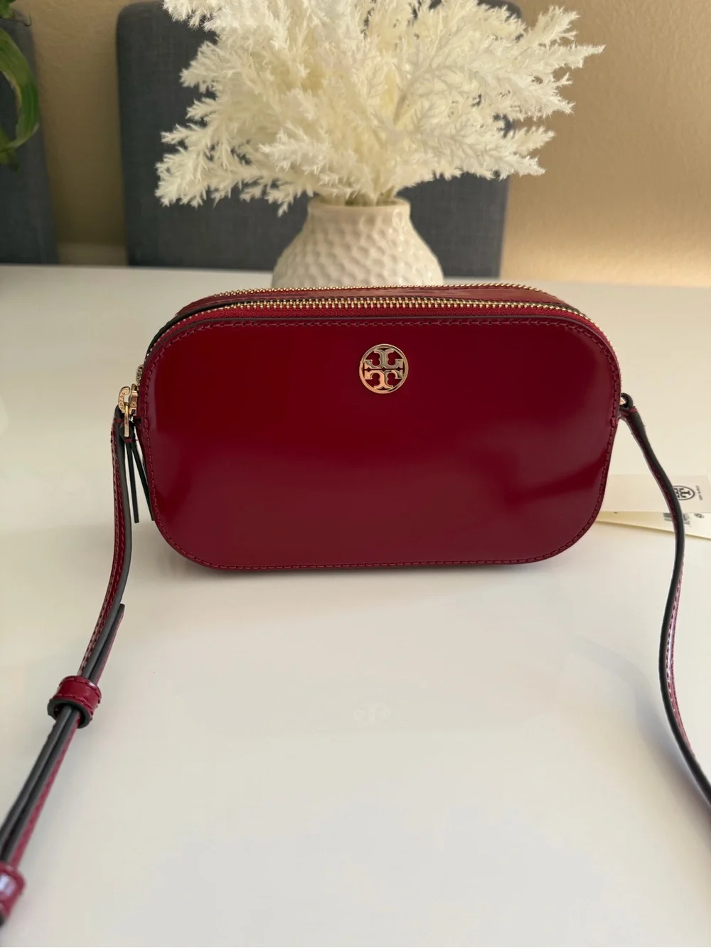 NWT , tory burch smooth camera crossbody bag bartlett red 176890 $425